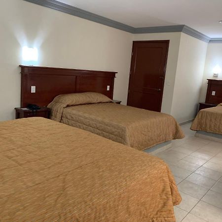 Real Del Sur Motel Moroleon Екстериор снимка