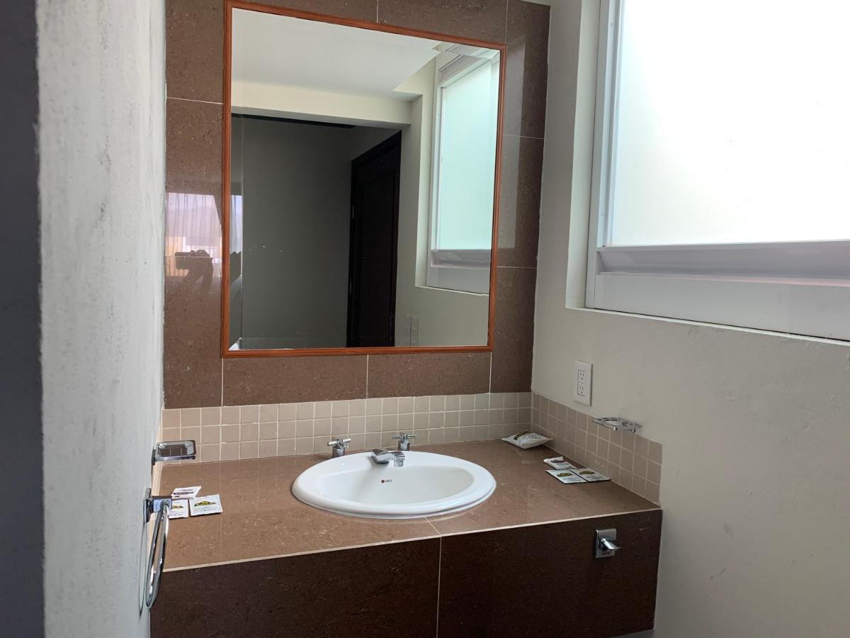 Real Del Sur Motel Moroleon Екстериор снимка