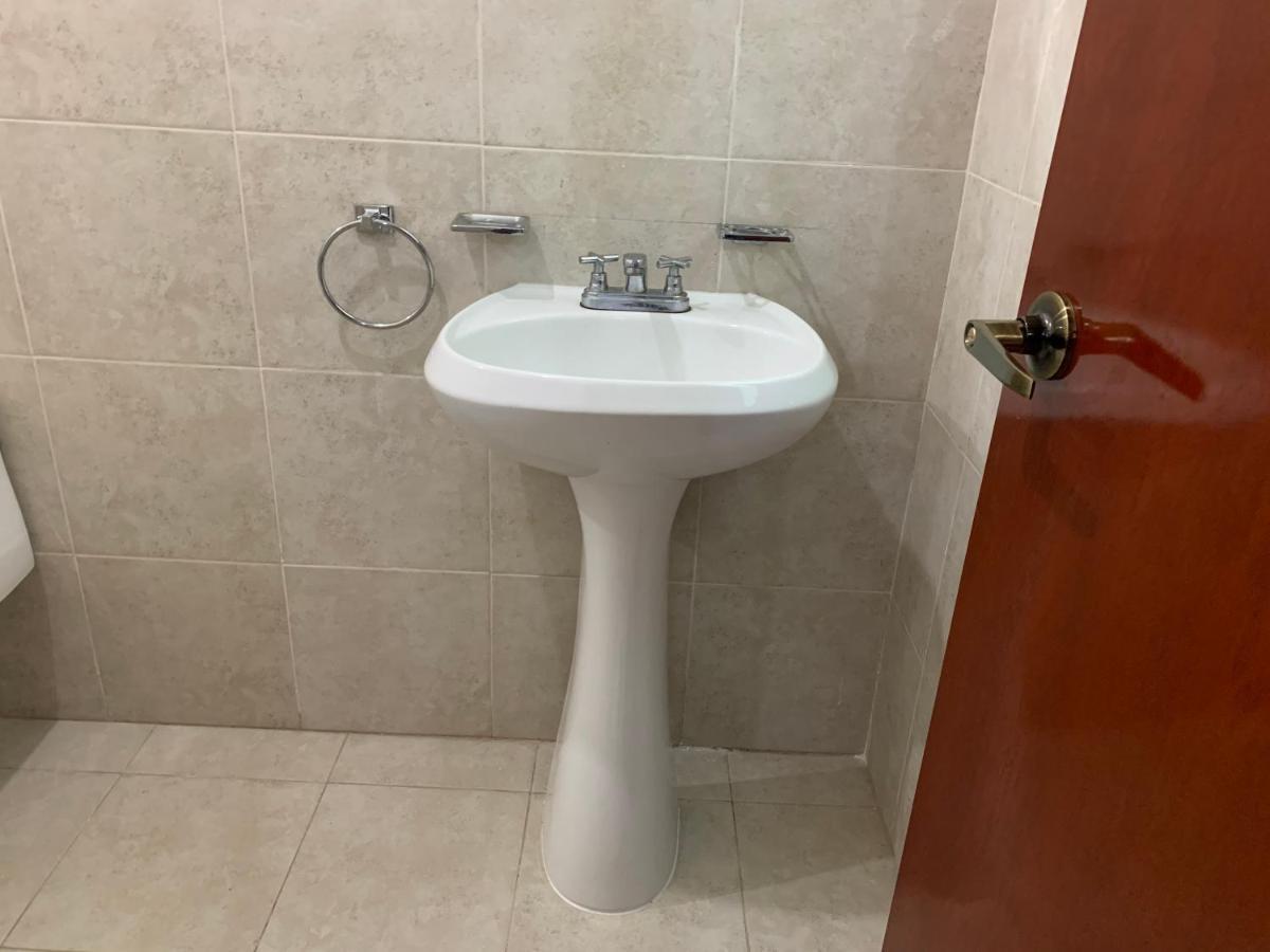 Real Del Sur Motel Moroleon Екстериор снимка