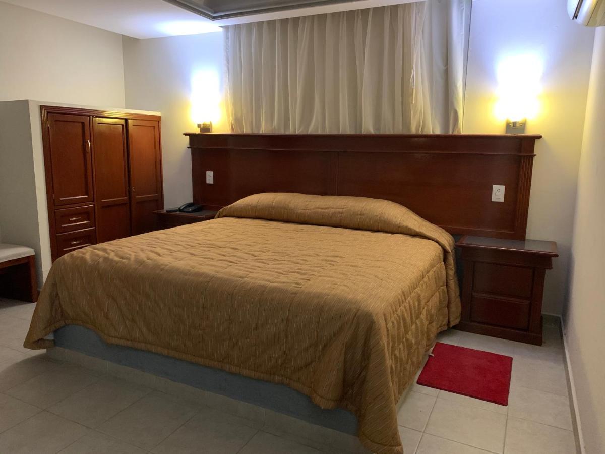 Real Del Sur Motel Moroleon Екстериор снимка
