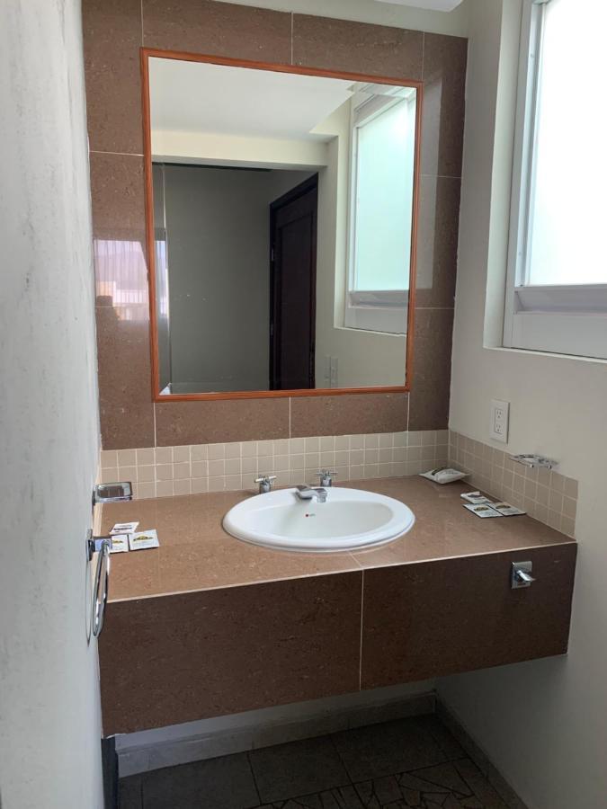 Real Del Sur Motel Moroleon Екстериор снимка