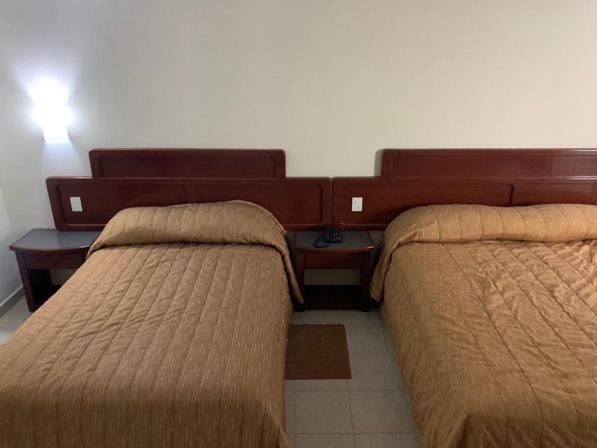 Real Del Sur Motel Moroleon Екстериор снимка