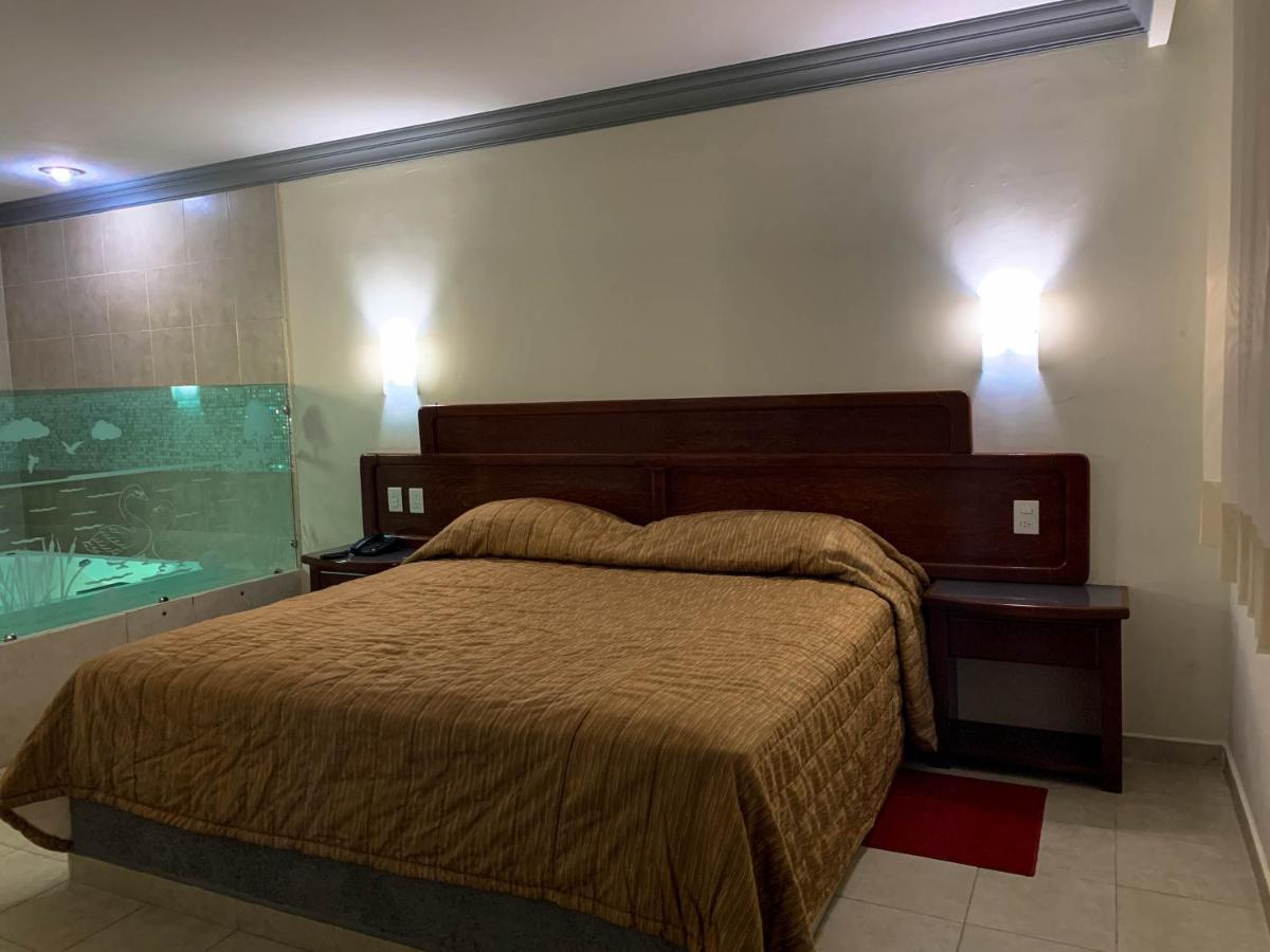 Real Del Sur Motel Moroleon Екстериор снимка